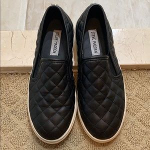 Steve Madden quilted slip on